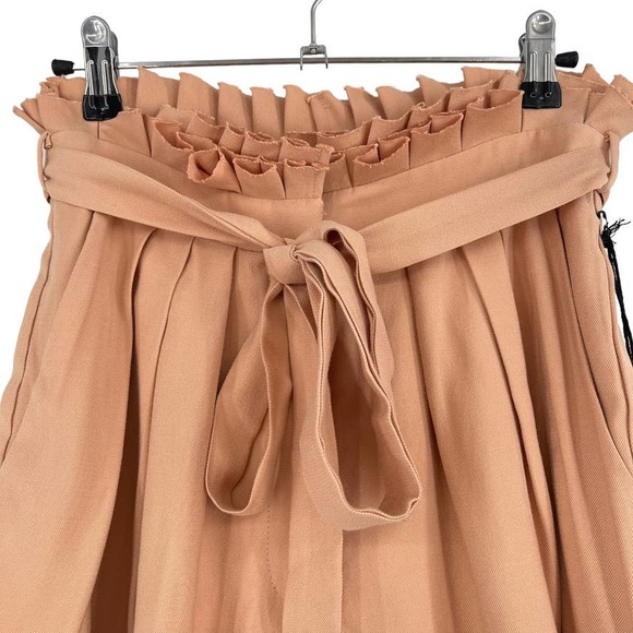 NWT - ASTR Pacific Pleated Paperbag 2.5' Inseam Shorts in Papaya - Size Small - Picture 4 of 16